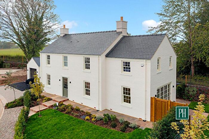 3 Bedroom House For Sale In Deanwater Drive, Woodford, SK7