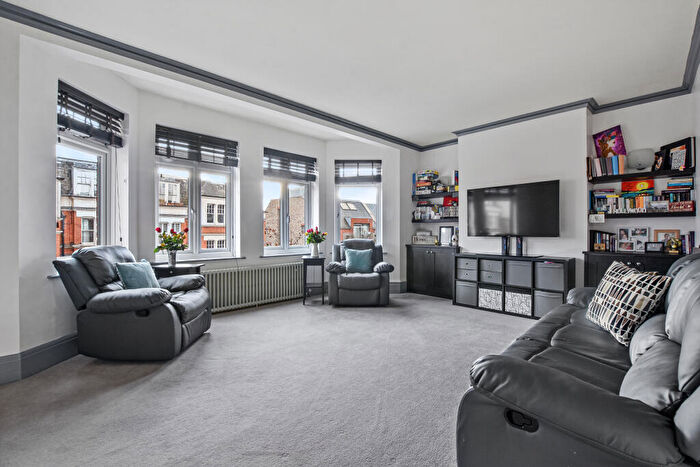 3 Bedroom Apartment For Sale In Cholmley Gardens, London, NW6