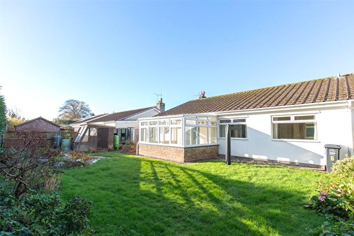 3 Bedroom Bungalow For Sale In Woodland Close, Failand, Bristol, BS8