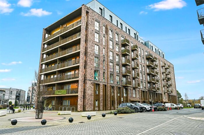 2 Bedroom Apartment For Sale In Wharf Road, Chelmsford, Essex, CM2