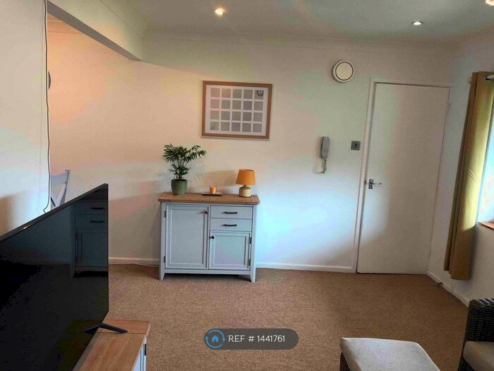 1 Bedroom Flat To Rent In Blue Ball, Totnes, TQ9