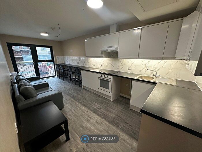 3 Bedroom Flat To Rent In Stokes Croft, Bristol, BS2