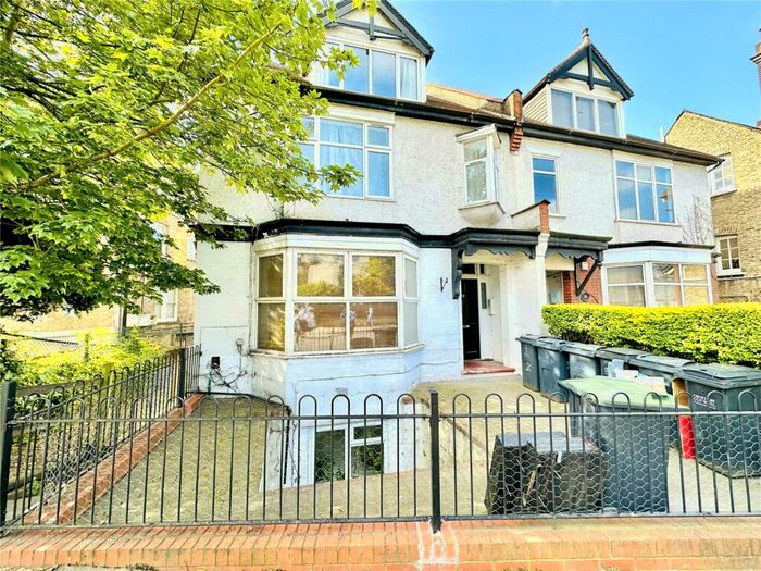 Apartment To Rent In Coombe Road, Croydon, CR0