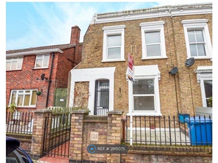 4 Bedroom Semi-Detached House To Rent In Bellenden Road, London, SE15