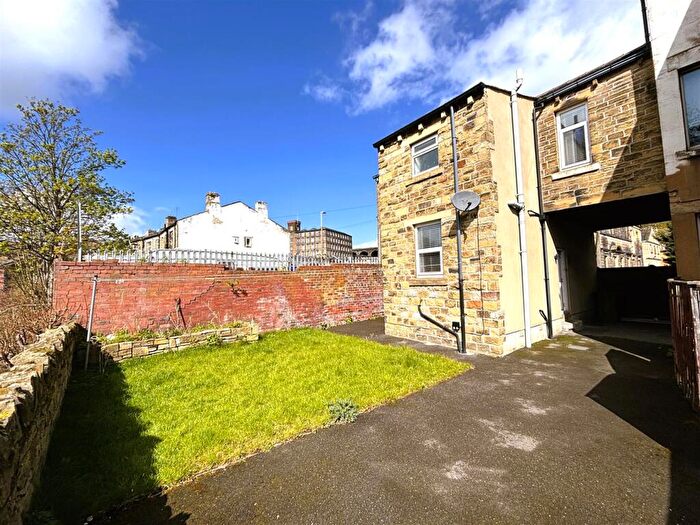 3 Bedroom End Of Terrace House To Rent In George Street, Milnsbridge, HD3
