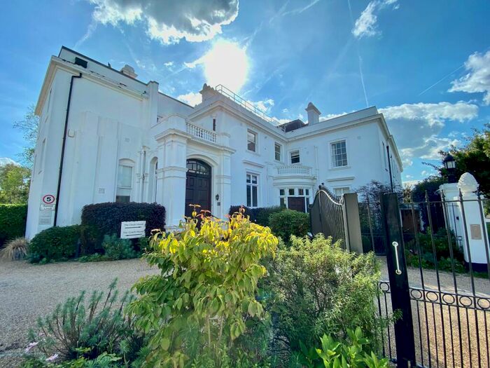 2 Bedroom Apartment To Rent In Byfleet, KT14