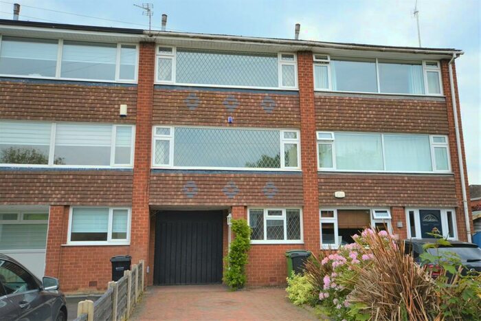 3 Bedroom Town House To Rent In Lugano Road, Bramhall, SK7