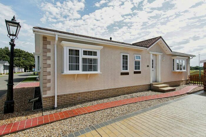 2 Bedroom Mobile/park Home For Sale In Cathedral View Park, Witchford, Ely, CB6