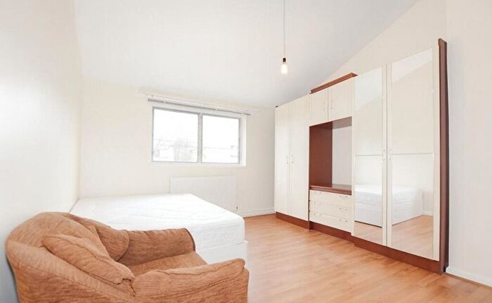 4 Bedroom Terraced House To Rent In Holland Walk, London, N19