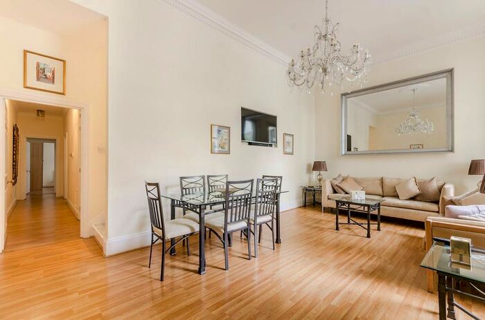 2 Bedroom Flat To Rent In Courtfield Gardens, South Kensington, London, SW5