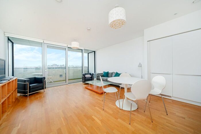 2 Bedroom Flat To Rent In Colonial Drive, Chiswick Park, Chiswick, W4