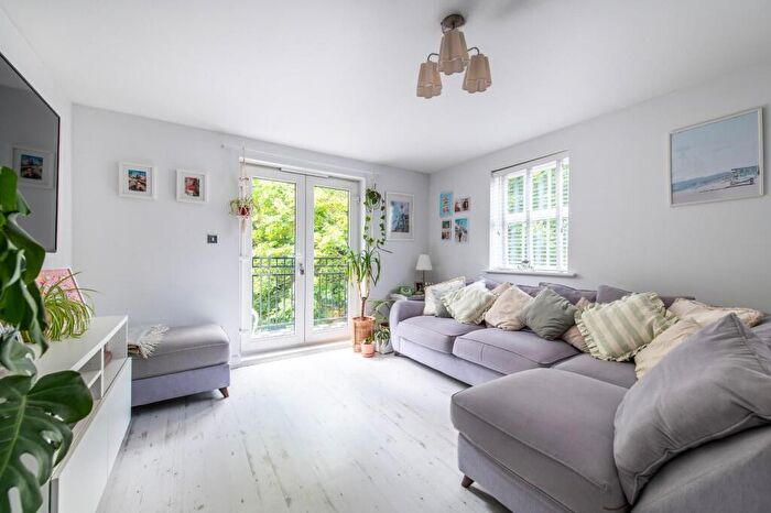 2 Bedroom Flat For Sale In Ingress Park, Greenhithe, DA9