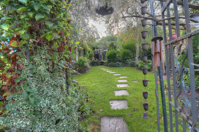 3 Bedroom Town House For Sale In Beacon Road, Loughborough, LE12