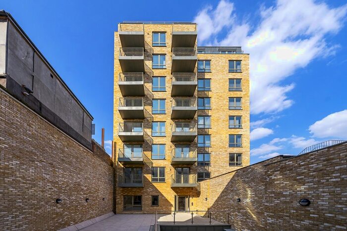 2 Bedroom Flat To Rent In The Mall, London, W5