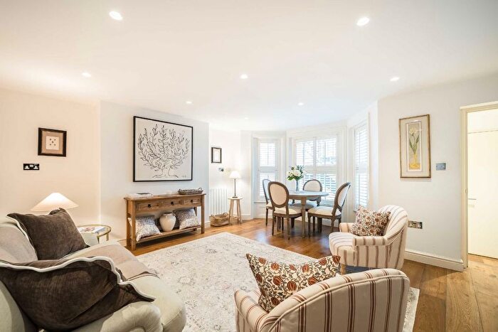 1 Bedroom Flat For Sale In Cheyne Walk, Chelsea, SW10