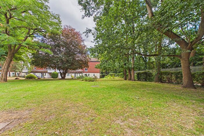 1 Bedroom Flat For Sale In Mount Lane, Bracknell, Berkshire, RG12