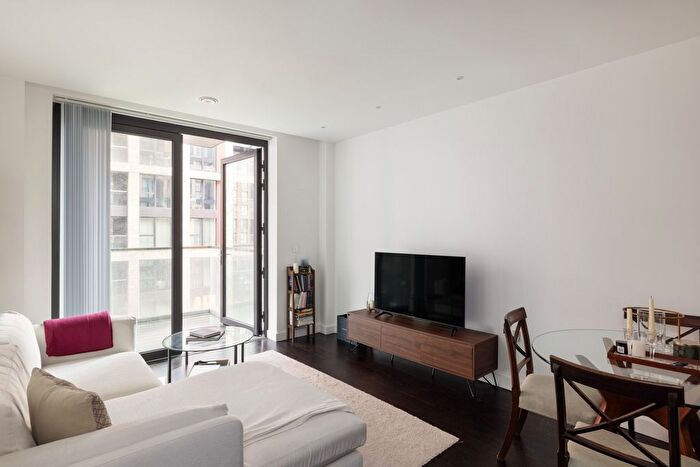 1 Bedroom Flat For Sale In Haines House, Charles Clowes Walk, SW11