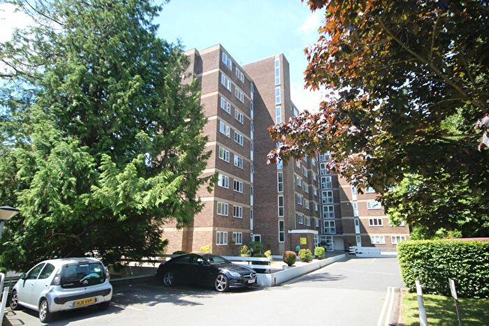 1 Bedroom Apartment For Sale In - Branksome Wood Road, Bournemouth, BH4