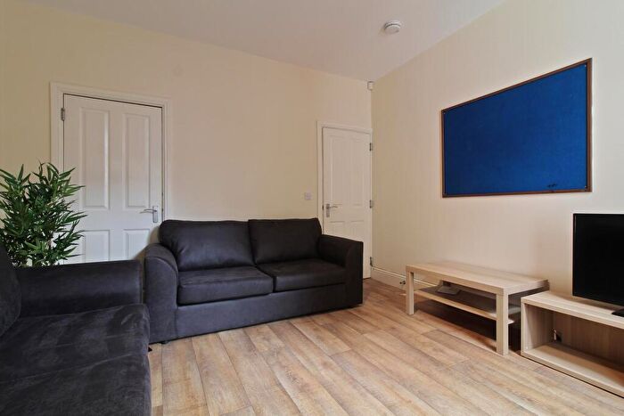 5 Bedroom House To Rent In Cemetery Avenue, Sheffield, S11