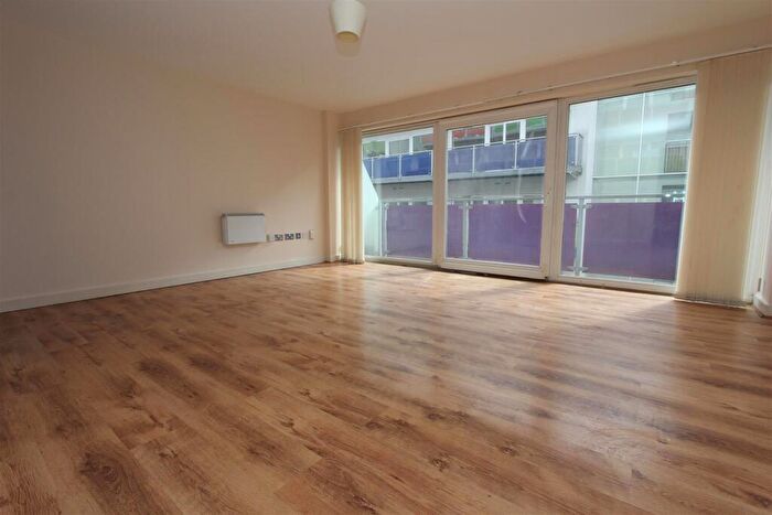 2 Bedroom Flat For Sale In Concord Street, Leeds, LS2
