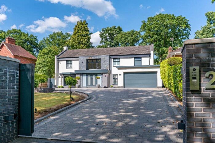 4 Bedroom Detached House For Sale In Plymouth Road, Barnt Green, B45
