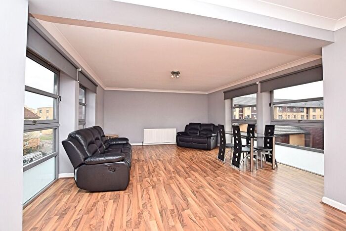 3 Bedroom Flat To Rent In Old Rutherglen Road, Glasgow, G5