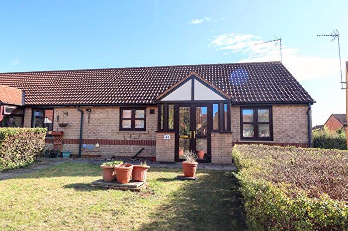 2 Bedroom Bungalow For Sale In Epsom Grove, Milton Keynes, MK3
