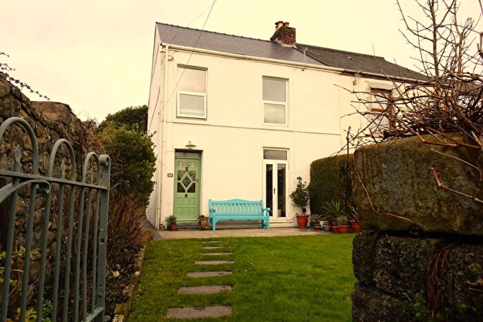 3 Bedroom End Of Terrace House For Sale In Minffrwd Road, Pencoed, CF35