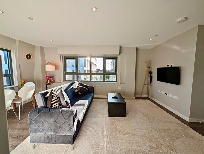 1 Bedroom Flat To Rent In Whitelock House, Lampton Road, TW3