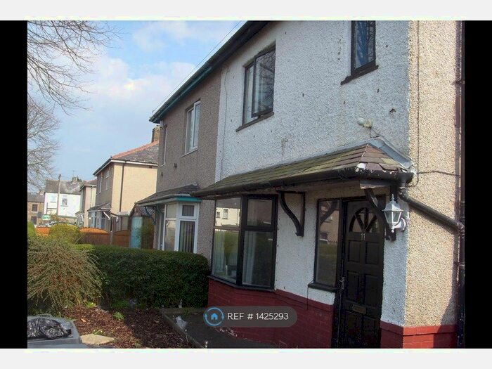 3 Bedroom Semi-Detached House To Rent In Glenroy Avenue, Colne, BB8