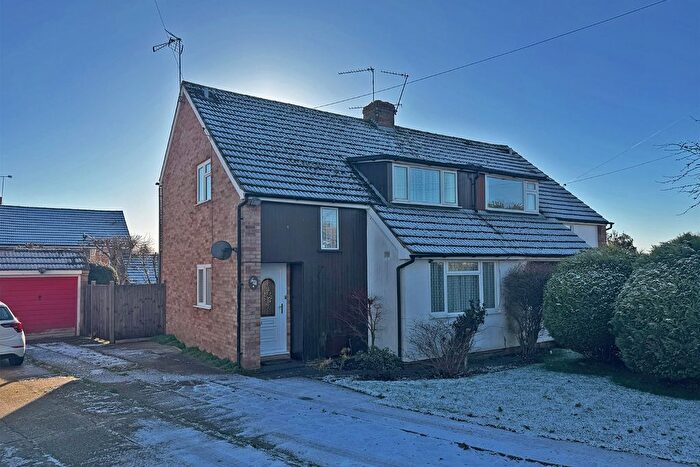 3 Bedroom Semi Detached House For Sale In Watchet Lane, Holmer Green, HP15