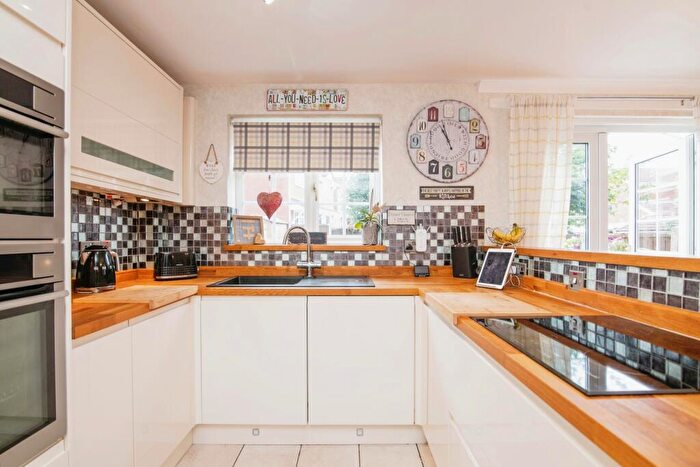 4 Bedroom Detached House For Sale In Oswestry Close, Redditch, Worcestershire, B97