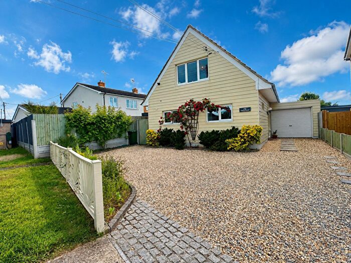 4 Bedroom Detached House For Sale In Ferry Road, Hullbridge, SS5