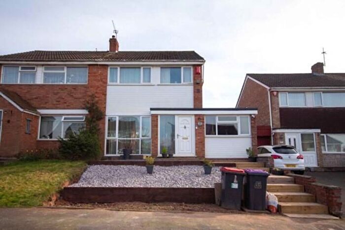 3 Bedroom Semi-Detached House For Sale In Pool Road, Telford, TF2