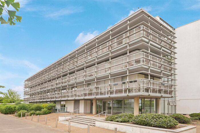 2 Bedroom Apartment For Sale In Kinnear Apartments, New River Village, Hornsey, N8