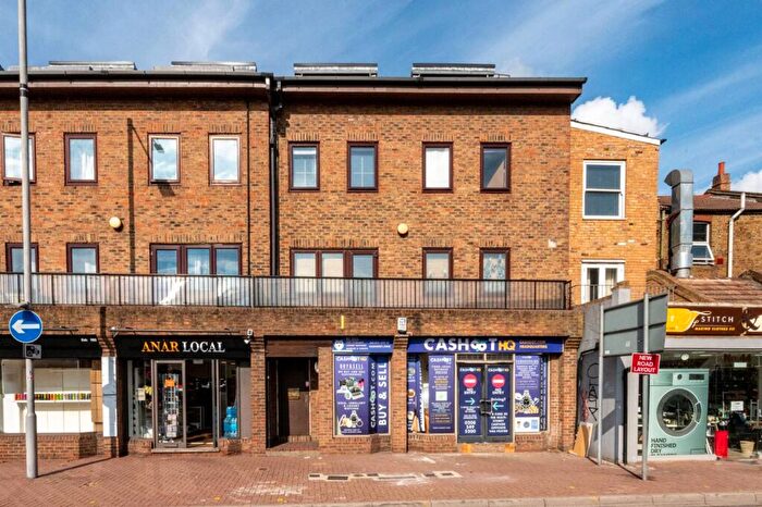 3 Bedroom Flat To Rent In Old London Road, Kingston, Kingston Upon Thames, KT2