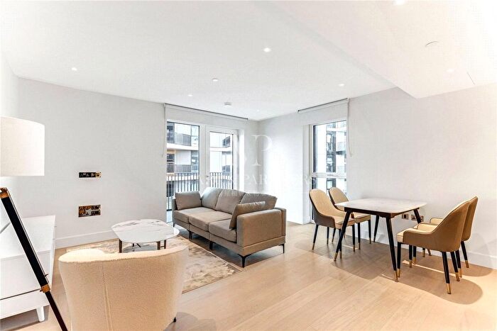 2 Bedroom Flat To Rent In Lincoln Apartments, White City Living, London, W12