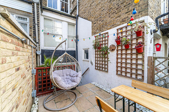 1 Bedroom Apartment For Sale In Forburg Road, Stoke Newington, London, N16