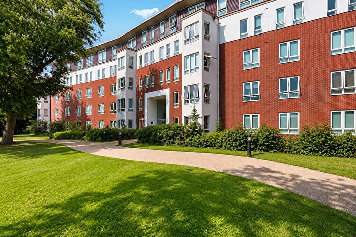 2 Bedroom Flat For Sale In Regency Court High Street, E18