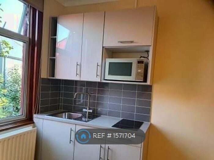 Studio To Rent In Palmerston Road, London, N22