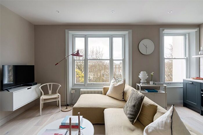 1 Bedroom Flat For Sale In St James's Gardens, London, W11