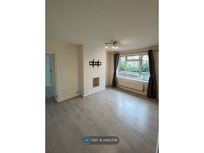 1 Bedroom Flat To Rent In Grosvenor Court, Morden, SM4