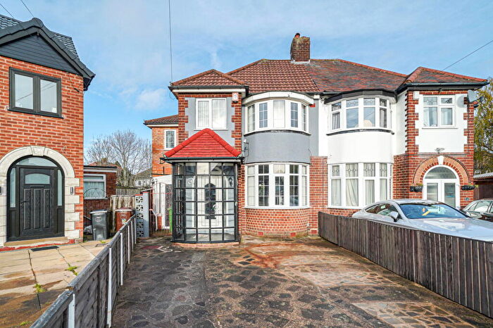 3 Bedroom Semi-Detached House For Sale In Jeremy Grove, Solihull, B92