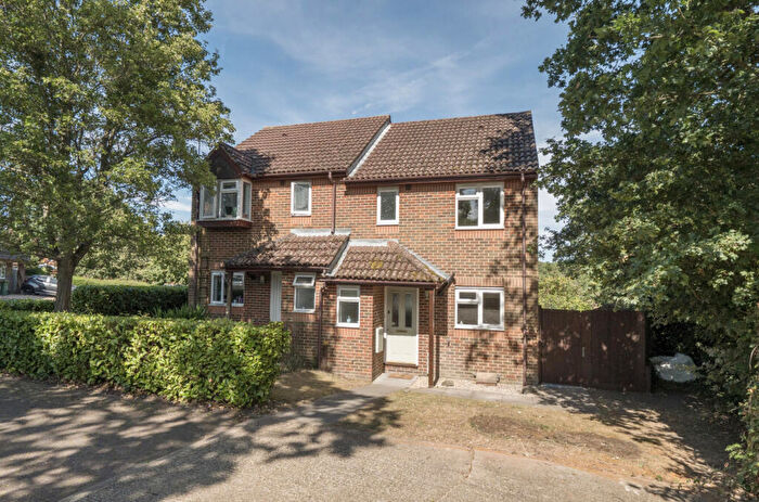 3 Bedroom Semi-Detached House To Rent In Mallards Road, Bursledon, Southampton, Hampshire, SO31