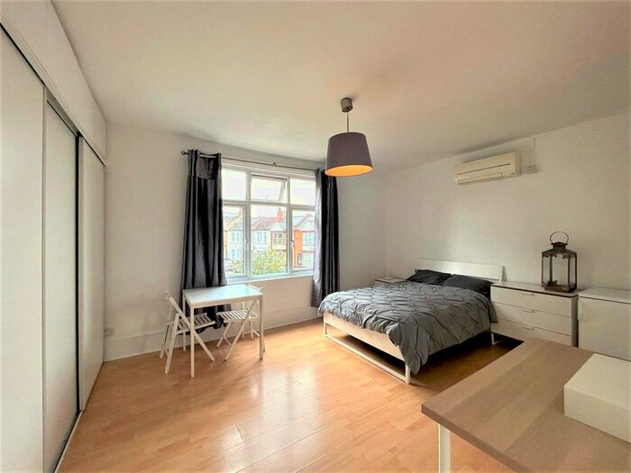Studio To Rent In Welldon Crescent, Harrow, HA1
