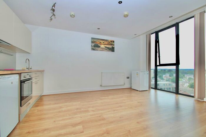 1 Bedroom Apartment To Rent In Centrillion Point, Croydon, CR0