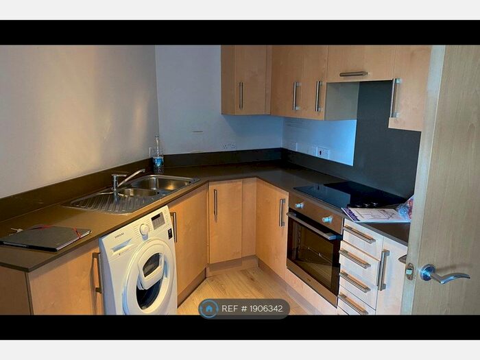 2 Bedroom Flat To Rent In Millicent Grove, London, N13
