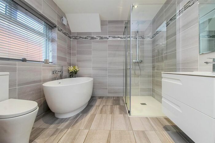 5 Bedroom Detached House For Sale In Partons Place, Lofthouse, Wakefield, WF3