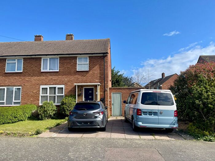 3 Bedroom Semi Detached House For Sale In Mead End, Biggleswade, SG18