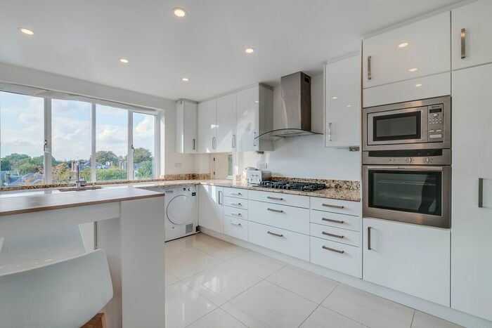 4 Bedroom Flat To Rent In Redlynch Court, Holland Park, London, W14